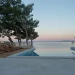 Villa Luxury Ciovo Sleeps 17, Infinity Pool, Seafront Trogir