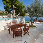 Villa Luxury Ciovo Sleeps 17, Infinity Pool, Seafront *