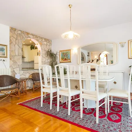 Villa Seafront - With Heated Swimming Pool