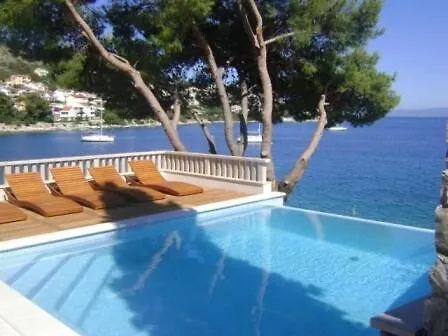 Luxury Ciovo Sleeps 17, Infinity Pool, Seafront *