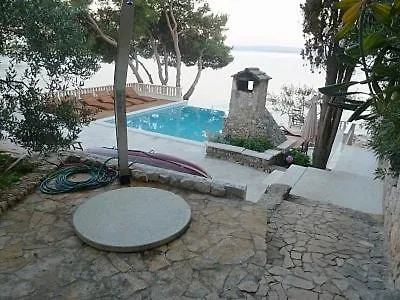 Luxury Ciovo Sleeps 17, Infinity Pool, Seafront Trogir