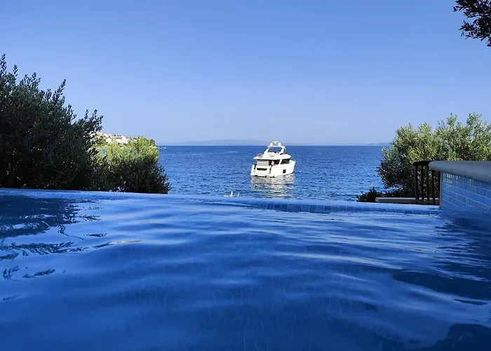 Villa Luxury Ciovo Sleeps 17, Infinity Pool, Seafront *