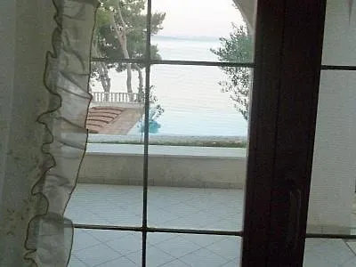 Luxury Ciovo Sleeps 17, Infinity Pool, Seafront Villa Trogir