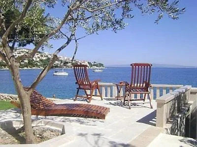 Luxury Ciovo Sleeps 17, Infinity Pool, Seafront Villa *