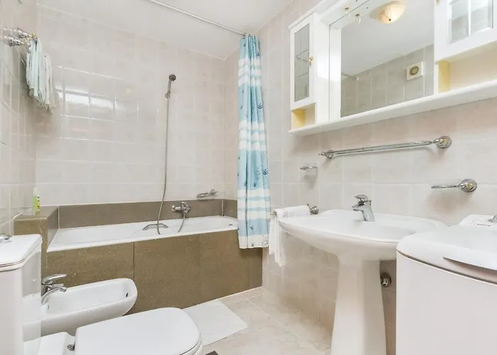 Luxury Ciovo Sleeps 17, Infinity Pool, Seafront Villa *