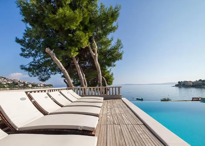 Luxury Ciovo Sleeps 17, Infinity Pool, Seafront Villa *