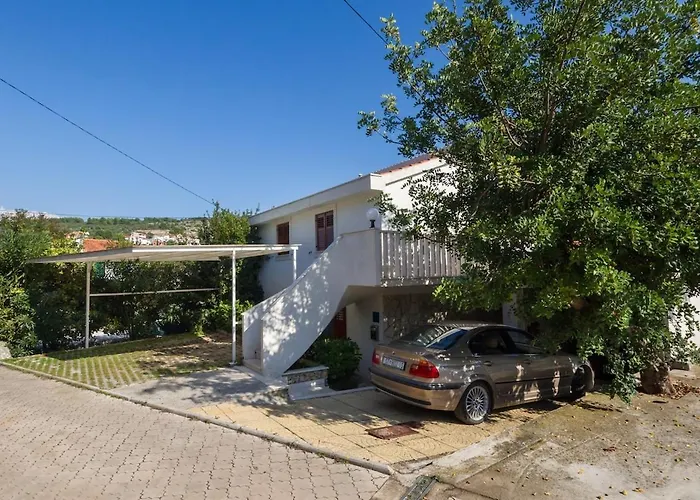 Luxury Ciovo Sleeps 17, Infinity Pool, Seafront Villa Trogir