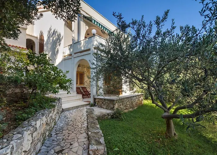 Luxury Ciovo Sleeps 17, Infinity Pool, Seafront Trogir