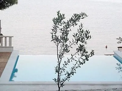Luxury Ciovo Sleeps 17, Infinity Pool, Seafront