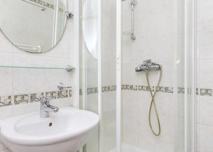 Luxury Ciovo Sleeps 17, Infinity Pool, Seafront Villa