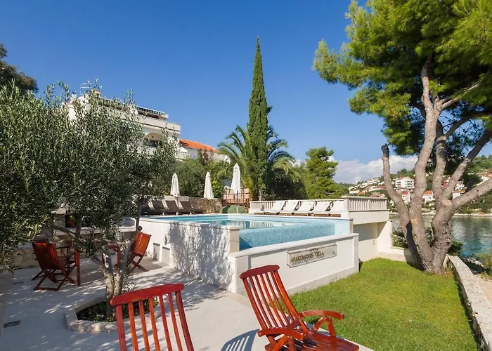 Luxury Ciovo Sleeps 17, Infinity Pool, Seafront Villa