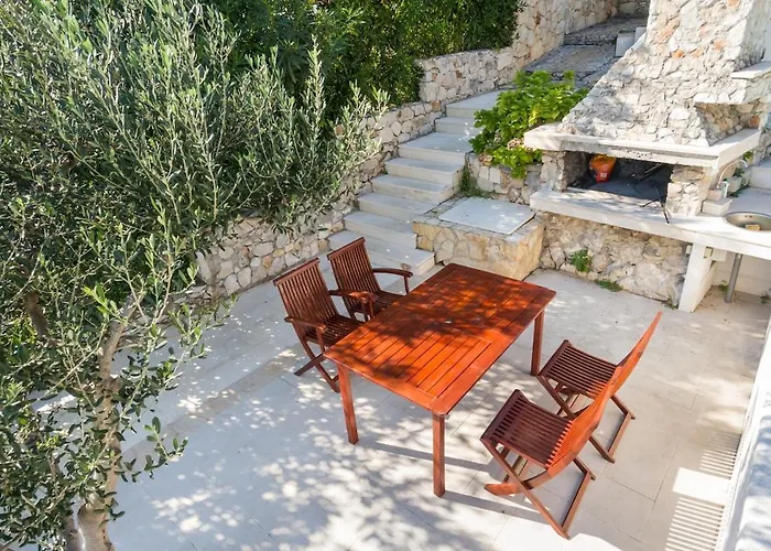 Luxury Ciovo Sleeps 17, Infinity Pool, Seafront Villa *
