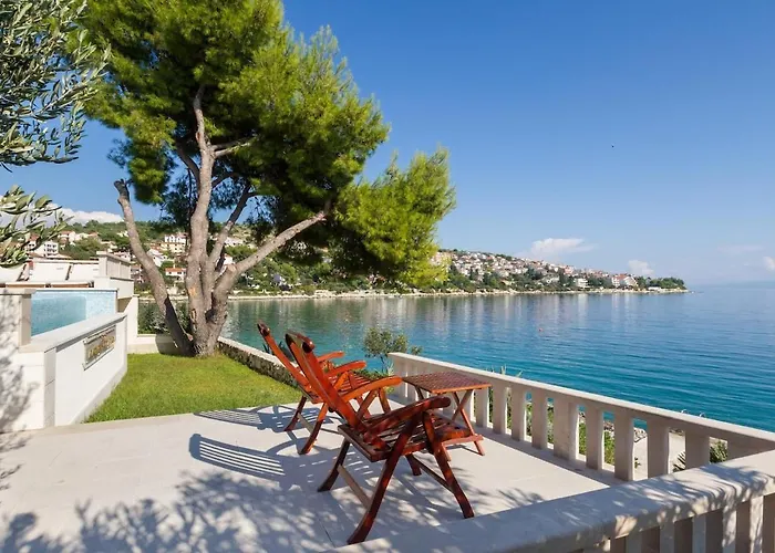Luxury Ciovo Sleeps 17, Infinity Pool, Seafront Villa