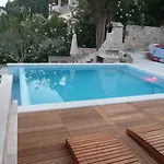 Luxury Ciovo Sleeps 17, Infinity Pool, Seafront *