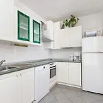 Luxury Ciovo Sleeps 17, Infinity Pool, Seafront Villa *