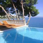 Luxury Ciovo Sleeps 17, Infinity Pool, Seafront Villa