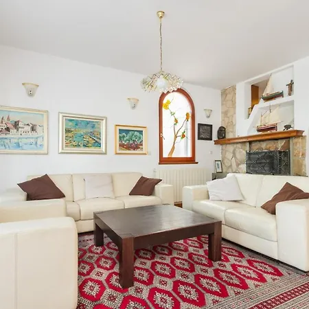 Seafront - With Heated Swimming Pool *