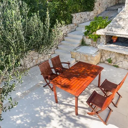 Luxury Ciovo Sleeps 17, Infinity Pool, Seafront Villa *