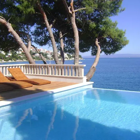 Luxury Ciovo Sleeps 17, Infinity Pool, Seafront Villa