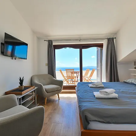 Luxury Ciovo Sleeps 17, Infinity Pool, Seafront * Trogir