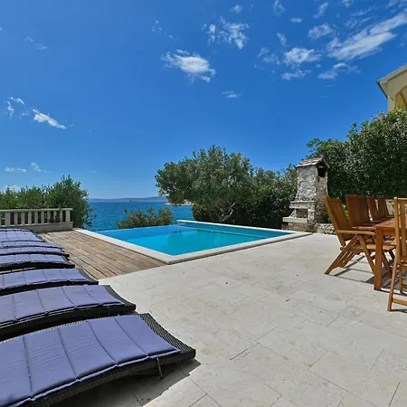 Luxury Ciovo Sleeps 17, Infinity Pool, Seafront Villa