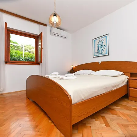 Villa Luxury Ciovo Sleeps 17, Infinity Pool, Seafront