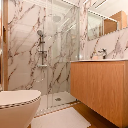 Luxury Ciovo Sleeps 17, Infinity Pool, Seafront Villa *