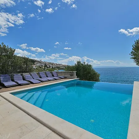 Villa Luxury Ciovo Sleeps 17, Infinity Pool, Seafront *