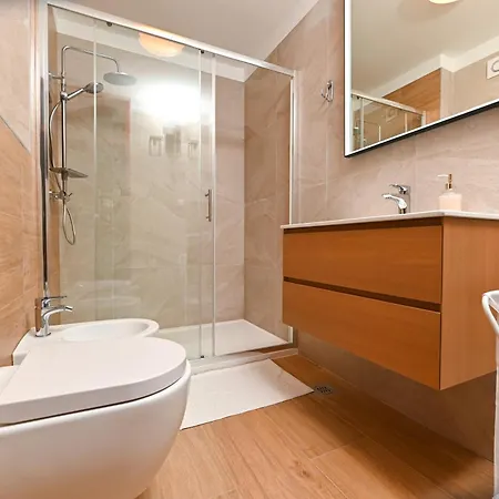 Villa Luxury Ciovo Sleeps 17, Infinity Pool, Seafront