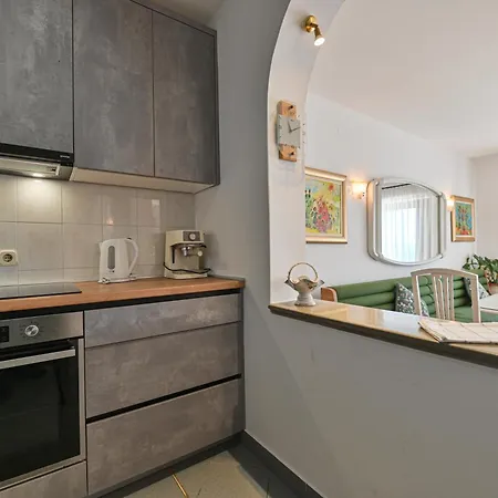 Luxury Ciovo Sleeps 17, Infinity Pool, Seafront Trogir