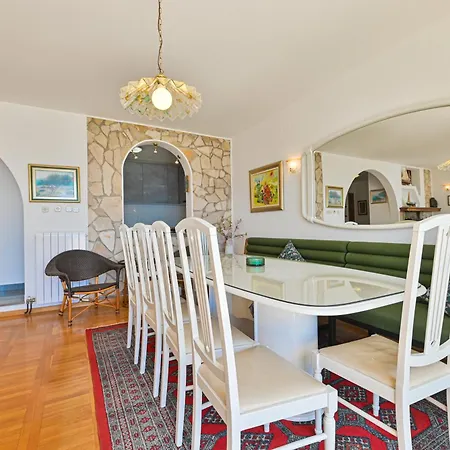 Villa Luxury Ciovo Sleeps 17, Infinity Pool, Seafront