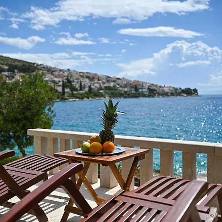 Luxury Ciovo Sleeps 17, Infinity Pool, Seafront * Trogir