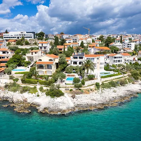 Luxury Ciovo Sleeps 17, Infinity Pool, Seafront Villa