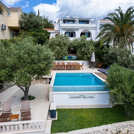 Villa Luxury Ciovo Sleeps 17, Infinity Pool, Seafront