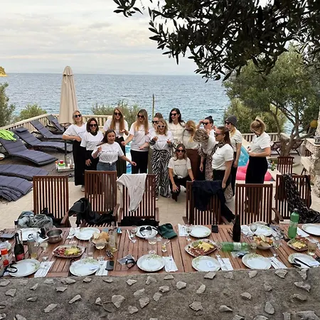 Luxury Ciovo Sleeps 17, Infinity Pool, Seafront Vila *