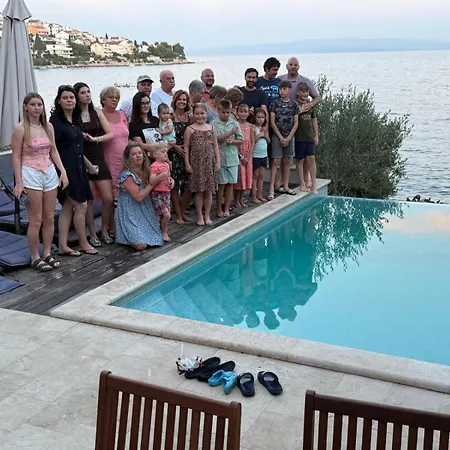 Luxury Ciovo Sleeps 17, Infinity Pool, Seafront *