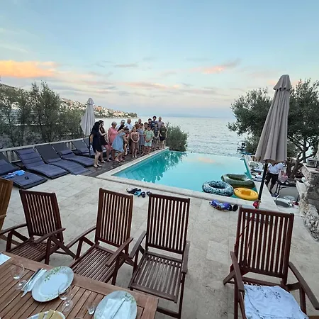 Vila Luxury Ciovo Sleeps 17, Infinity Pool, Seafront Trogir