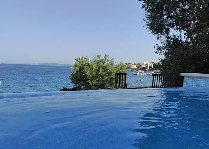 Willa Luxury Ciovo Sleeps 17, Infinity Pool, Seafront