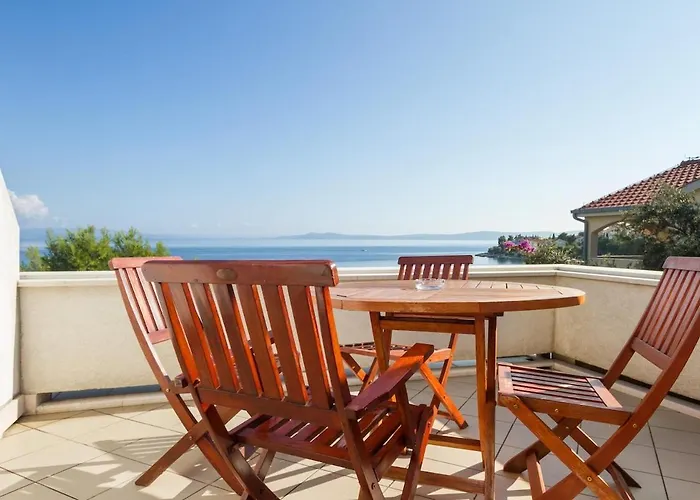 Luxury Ciovo Sleeps 17, Infinity Pool, Seafront Willa