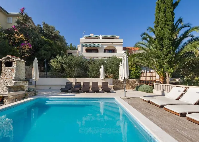 Luxury Ciovo Sleeps 17, Infinity Pool, Seafront Trogir