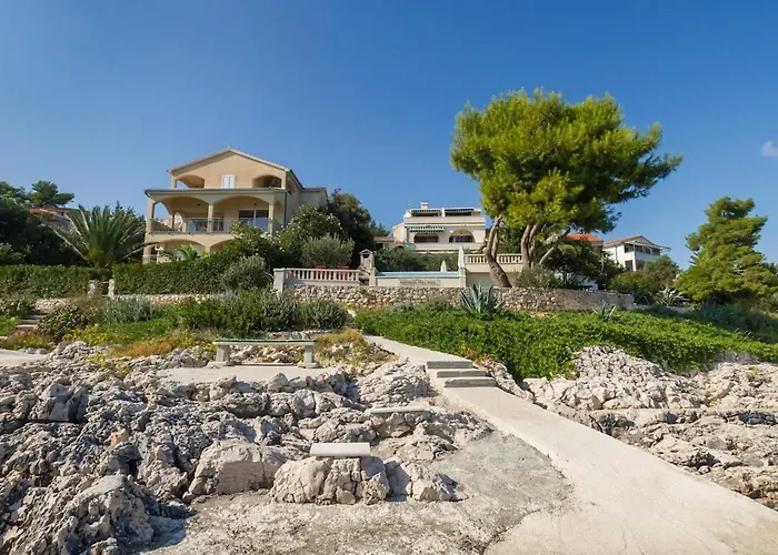 Luxury Ciovo Sleeps 17, Infinity Pool, Seafront Trogir