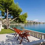 Luxury Ciovo Sleeps 17, Infinity Pool, Seafront ヴィラ